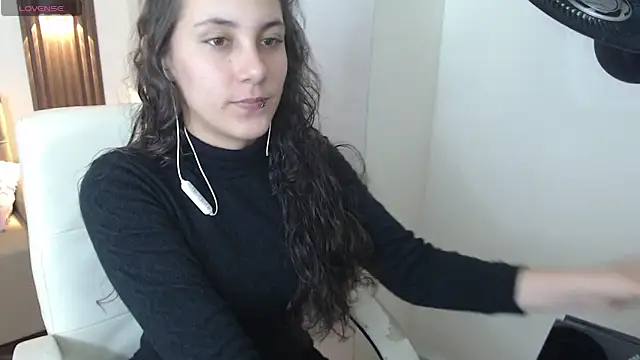 xlunna online show from 09/26/25, 08:02