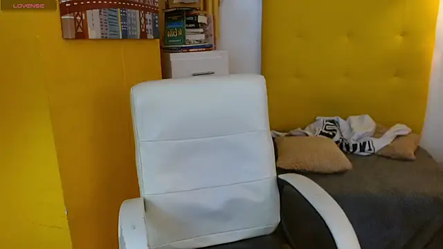 Snapshot of xlunna chatting on 12/03/25, 09:13 xlunna online show from 12/03/25, 09:13