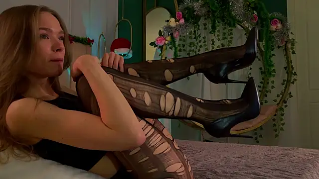 Eva Natsumi online show from 12/23/24, 12:19