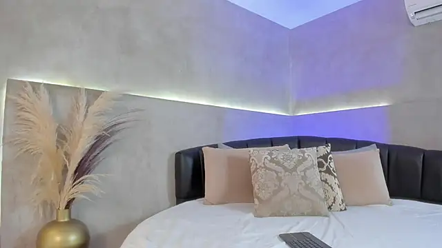 Snapshot of Nicol_Lopez_1 chatting on 12/03/25, 09:02 Nicol Lopez 1 online show from 12/03/25, 09:02