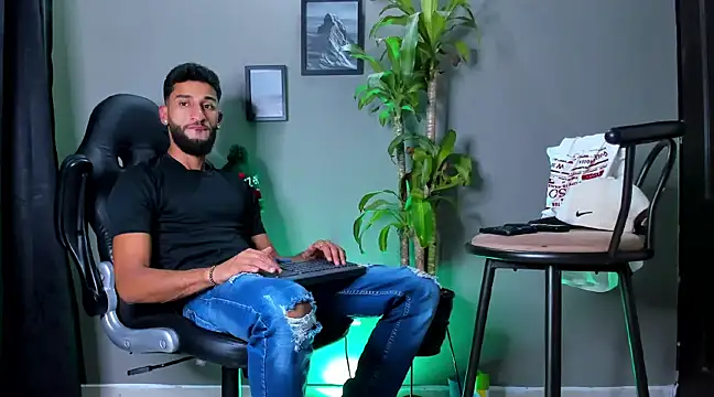 Damian 022 online show from 12/30/24, 02:09