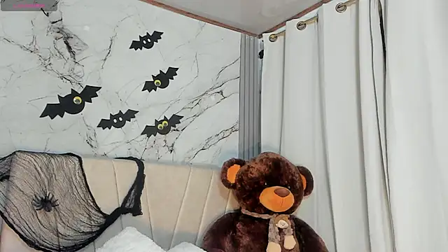 Snapshot of angeli_sexi chatting on 10/23/25, 12:43 angeli sexi online show from 10/23/25, 12:43