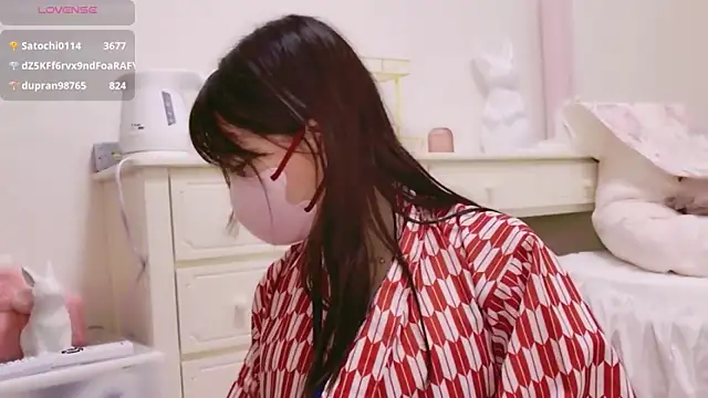Snapshot of maii- chatting on 03/05/26, 01:51 maii- online show from 03/05/26, 01:51