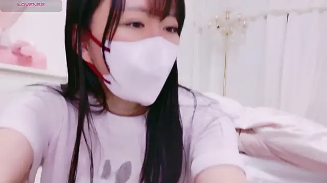 Snapshot of maii- chatting on 04/12/26, 06:02 maii- online show from 04/12/26, 06:02
