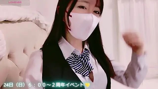 Snapshot of maii- chatting on 05/19/26, 02:56 maii- online show from 05/19/26, 02:56