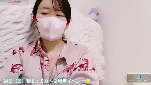 Snapshot of maii- chatting on 05/21/26, 04:25 maii- online show from 05/21/26, 04:25