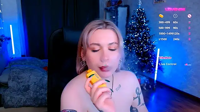 Snapshot of Blueberry-baby chatting on 01/04/25, 11:06 Blueberry-baby online show from 01/04/25, 11:06