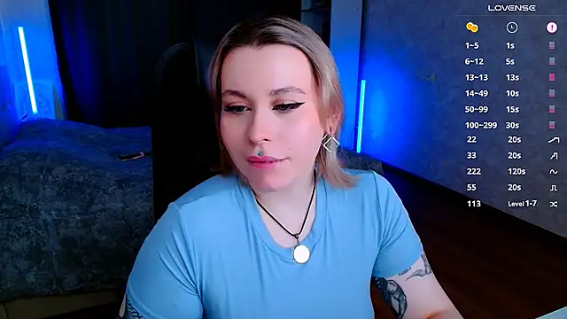 Snapshot of Blueberry-baby chatting on 02/23/25, 02:57 Blueberry-baby online show from 02/23/25, 02:57