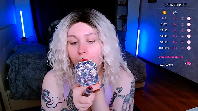 Snapshot of Blueberry-baby chatting on 12/04/25, 08:17 Blueberry-baby online show from 12/04/25, 08:17