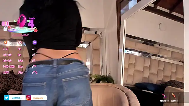 Snapshot of Dapnne_ chatting on 09/19/25, 12:28 Dapnne  online show from 09/19/25, 12:28