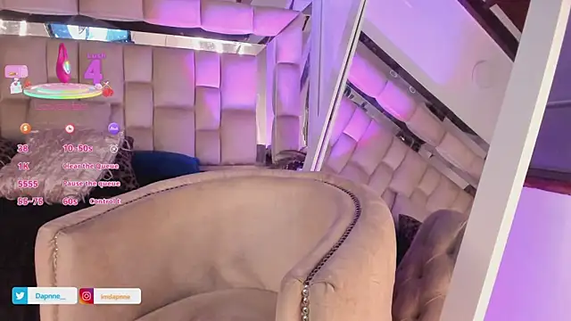 Snapshot of Dapnne_ chatting on 09/20/25, 08:32 Dapnne  online show from 09/20/25, 08:32