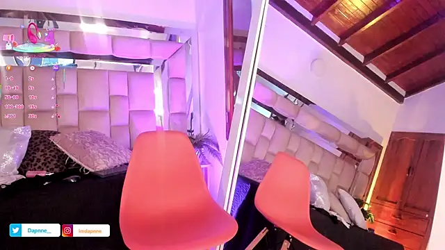 Snapshot of Dapnne_ chatting on 09/30/25, 01:27 Dapnne  online show from 09/30/25, 01:27