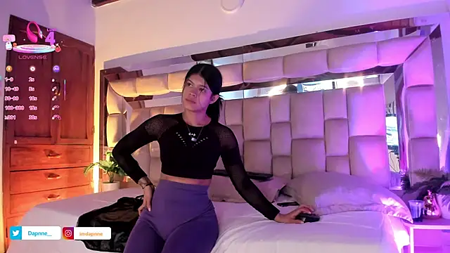 Snapshot of Dapnne_ chatting on 10/02/25, 12:56 Dapnne  online show from 10/02/25, 12:56