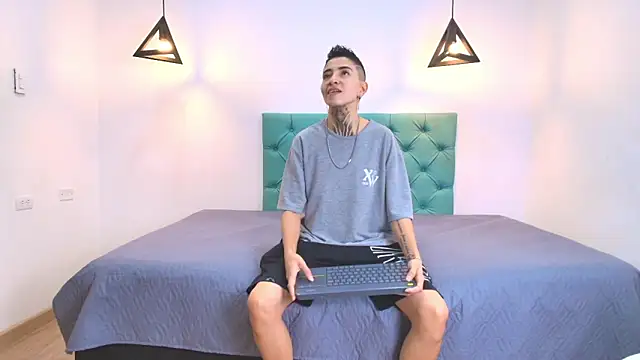 Tinny and Candy online show from 01/14/25, 01:06