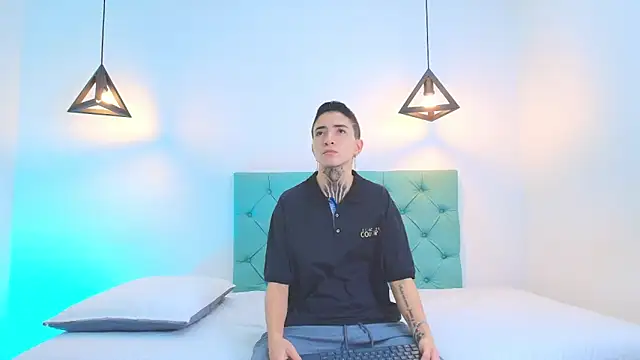 Tinny and Candy online show from 02/03/25, 01:19