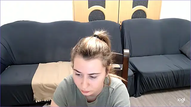 VioletaFlower7 online show from 12/18/24, 06:46