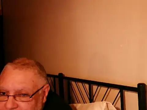 Snapshot of 100Tauros chatting on 09/15/25, 10:32 100Tauros online show from 09/15/25, 10:32