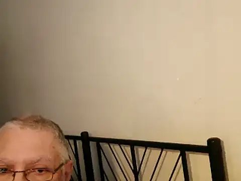 Snapshot of 100Tauros chatting on 09/16/25, 10:38 100Tauros online show from 09/16/25, 10:38