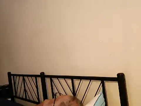 Snapshot of 100Tauros chatting on 09/20/25, 08:59 100Tauros online show from 09/20/25, 08:59