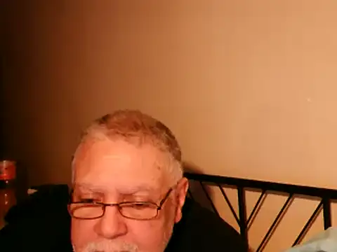 Snapshot of 100Tauros chatting on 10/02/25, 08:10 100Tauros online show from 10/02/25, 08:10