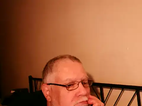 Snapshot of 100Tauros chatting on 10/04/25, 09:18 100Tauros online show from 10/04/25, 09:18