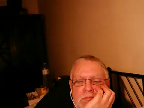 Snapshot of 100Tauros chatting on 10/05/25, 09:45 100Tauros online show from 10/05/25, 09:45