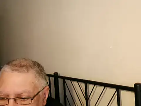 Snapshot of 100Tauros chatting on 10/06/25, 09:51 100Tauros online show from 10/06/25, 09:51