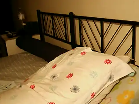 Snapshot of 100Tauros chatting on 10/06/25, 09:56 100Tauros online show from 10/06/25, 09:56