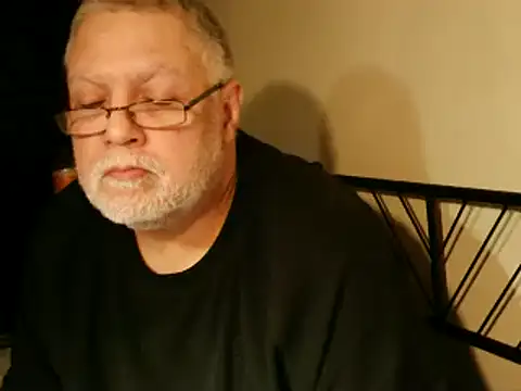 Snapshot of 100Tauros chatting on 10/08/25, 10:18 100Tauros online show from 10/08/25, 10:18