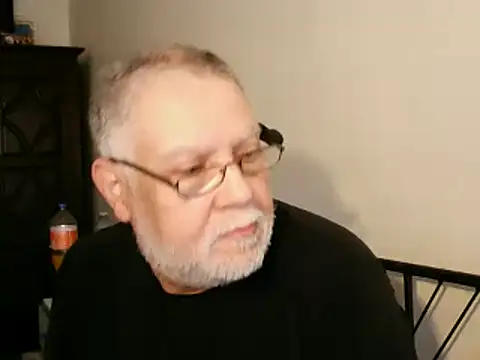 Snapshot of 100Tauros chatting on 10/10/25, 10:36 100Tauros online show from 10/10/25, 10:36