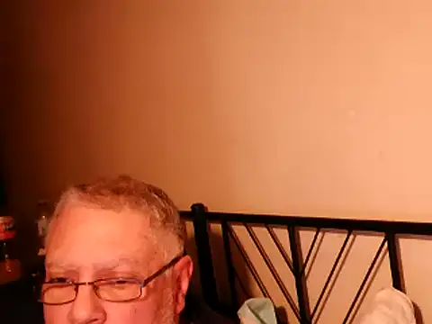 Snapshot of 100Tauros chatting on 10/12/25, 09:19 100Tauros online show from 10/12/25, 09:19