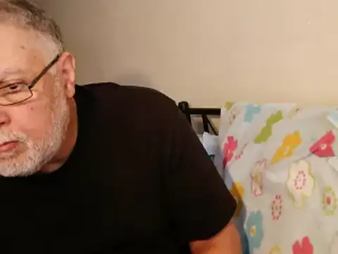 Snapshot of 100Tauros chatting on 10/13/25, 10:26 100Tauros online show from 10/13/25, 10:26