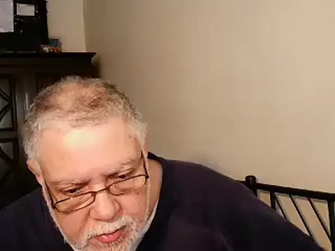 Snapshot of 100Tauros chatting on 10/14/25, 10:38 100Tauros online show from 10/14/25, 10:38