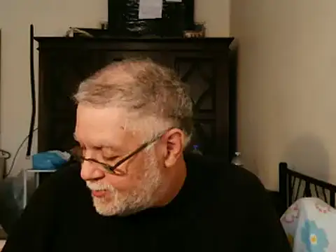 Snapshot of 100Tauros chatting on 10/17/25, 12:19 100Tauros online show from 10/17/25, 12:19