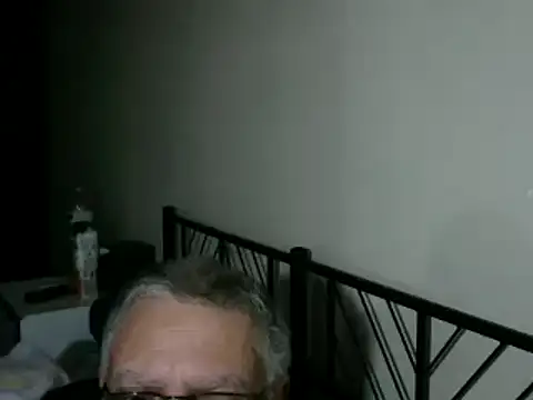 Snapshot of 100Tauros chatting on 10/18/25, 05:03 100Tauros online show from 10/18/25, 05:03