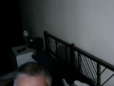 Snapshot of 100Tauros chatting on 10/19/25, 08:09 100Tauros online show from 10/19/25, 08:09