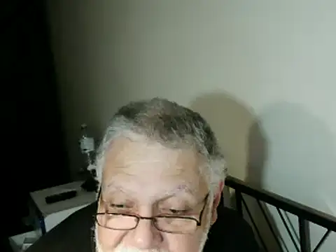 Snapshot of 100Tauros chatting on 10/21/25, 08:48 100Tauros online show from 10/21/25, 08:48