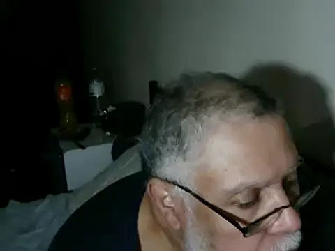 Snapshot of 100Tauros chatting on 10/21/25, 08:53 100Tauros online show from 10/21/25, 08:53