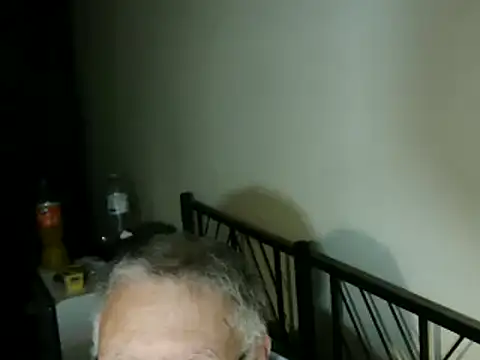 Snapshot of 100Tauros chatting on 10/22/25, 09:14 100Tauros online show from 10/22/25, 09:14