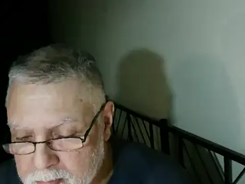 Snapshot of 100Tauros chatting on 10/23/25, 09:24 100Tauros online show from 10/23/25, 09:24