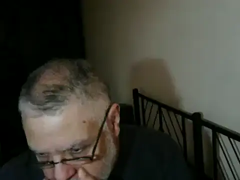 Snapshot of 100Tauros chatting on 10/24/25, 09:28 100Tauros online show from 10/24/25, 09:28