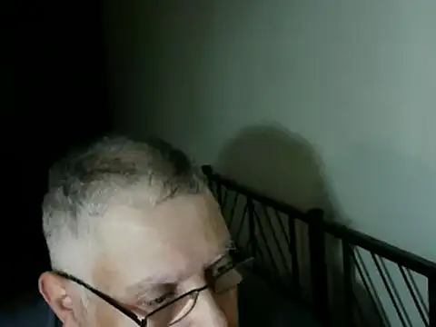 Snapshot of 100Tauros chatting on 10/24/25, 09:33 100Tauros online show from 10/24/25, 09:33