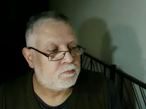 Snapshot of 100Tauros chatting on 10/25/25, 09:42 100Tauros online show from 10/25/25, 09:42