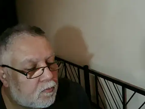 Snapshot of 100Tauros chatting on 10/27/25, 10:08 100Tauros online show from 10/27/25, 10:08