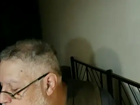 Snapshot of 100Tauros chatting on 10/28/25, 10:19 100Tauros online show from 10/28/25, 10:19