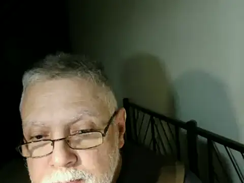 Snapshot of 100Tauros chatting on 10/28/25, 10:23 100Tauros online show from 10/28/25, 10:23