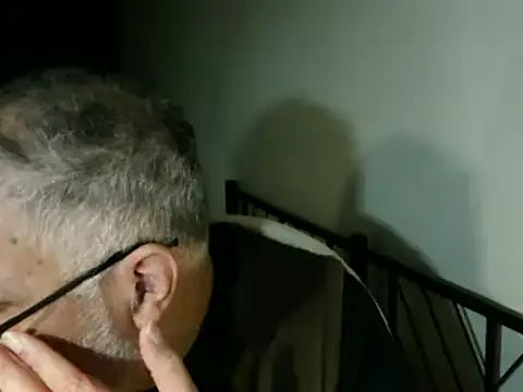 Snapshot of 100Tauros chatting on 11/10/25, 12:31 100Tauros online show from 11/10/25, 12:31