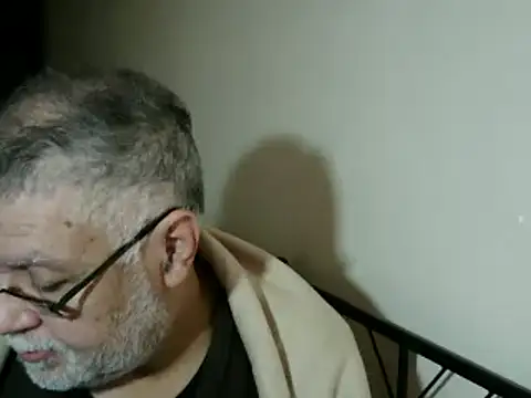 Snapshot of 100Tauros chatting on 11/10/25, 12:37 100Tauros online show from 11/10/25, 12:37