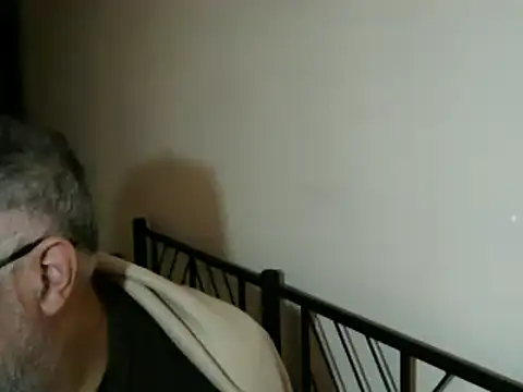 Snapshot of 100Tauros chatting on 11/14/25, 02:27 100Tauros online show from 11/14/25, 02:27