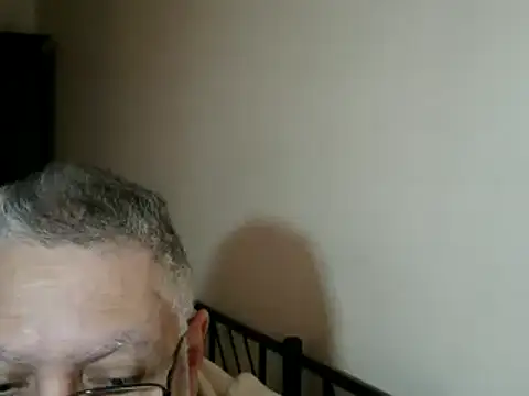 Snapshot of 100Tauros chatting on 11/15/25, 02:46 100Tauros online show from 11/15/25, 02:46